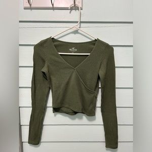Hollister wrap green long sleeve shirt
